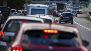 Fast zwei Stunden Wartezeit wegen Stau vor Gotthard-Nordportal