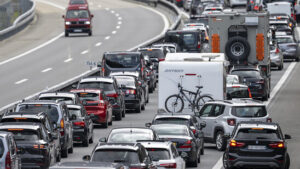 Langer Stau vor dem Gotthard schon am Freitag