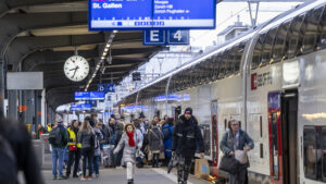 SBB setzen an kleinen Bahnhöfen vermehrt auf Touchscreens