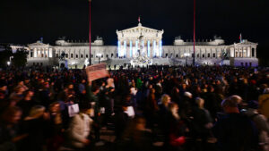 Tausende demonstrieren gegen mögliche FPÖ-Regierung in Wien