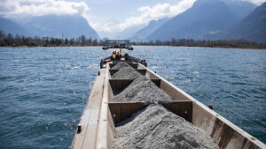 Die letzte Etappe der Seeschüttung im Urnersee beginnt