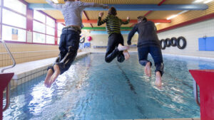 In der Schweiz hapert es laut einer Umfrage beim Schwimmunterricht