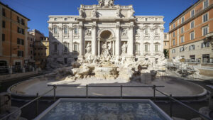 Ungewöhnliche Aussicht: Trevi-Brunnen über Steg begehbar