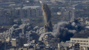 Israels Armee: 100 Ziele in Gaza und Libanon angegriffen