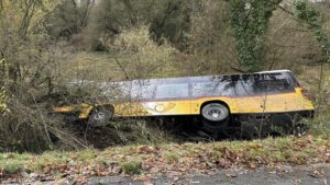 Postautounfall im Aargau: Autolenker geriet auf die Gegenfahrbahn