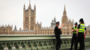 Mann wird nahe Big Ben in London niedergestochen