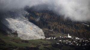 Betroffene in Brienz GR stellen die Evakuierung in Frage