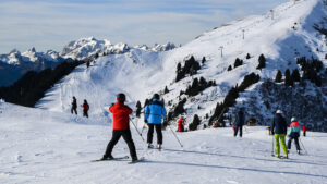 Eine Woche Skifahren in den Sportferien wird teurer als 2024