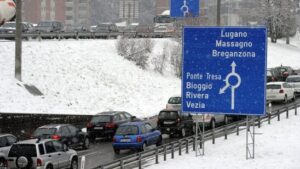 Rückreisewelle staut sich vor Gotthard: 8 Kilometer Stau im Tessin